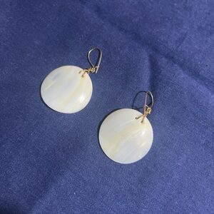 Elegant Gold and Cream shell Earrings